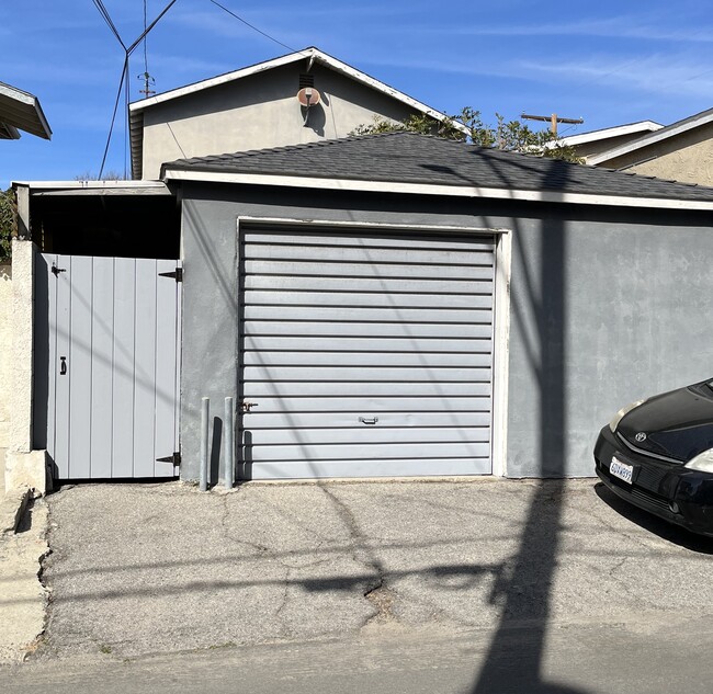 Garage - 472 32nd St