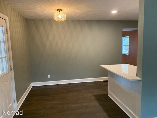 Building Photo - 3 br, 1 bath House - 2916 Beechwood Dr