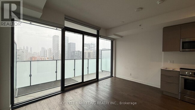 Photo du bâtiment - 25 Richmond St E