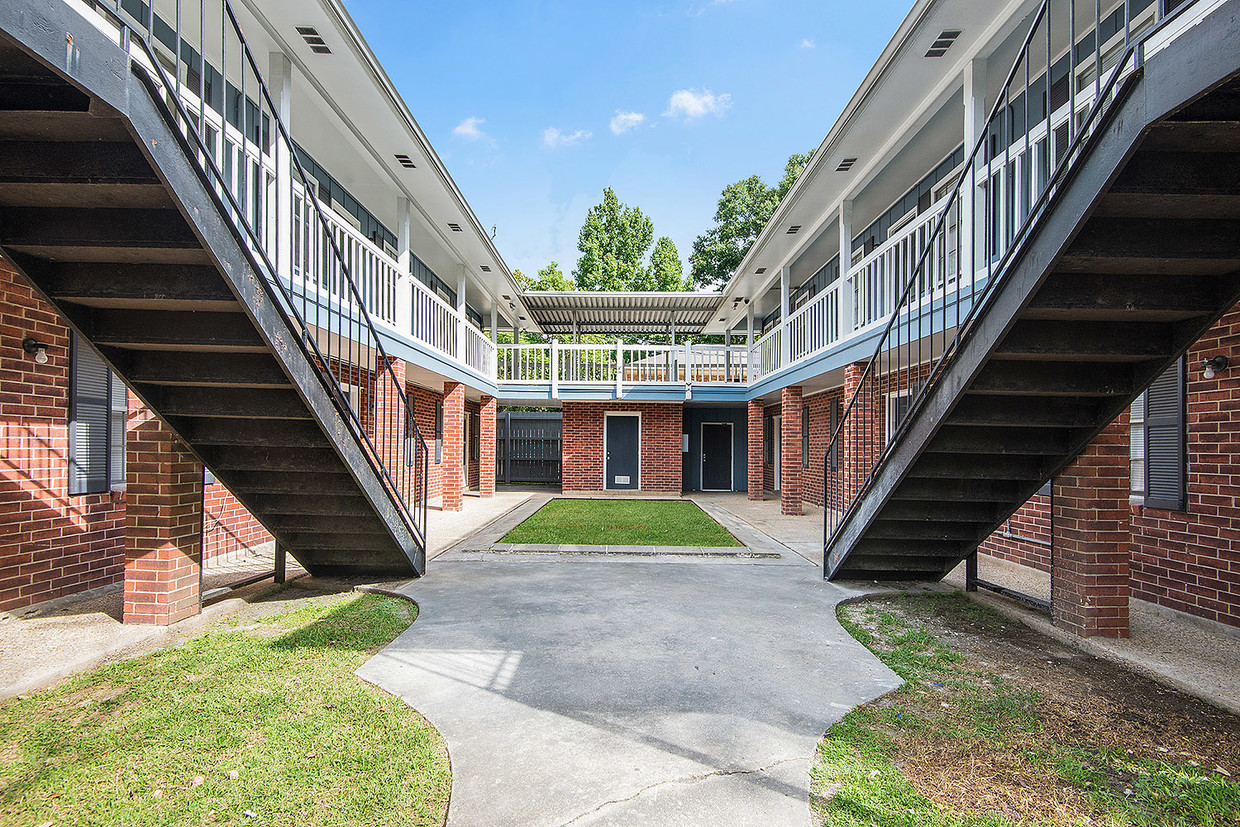 Foto principal - 242 Edison St