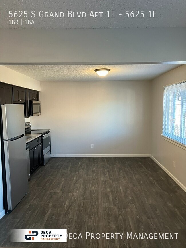 Building Photo - 1 Bedroom Apartment