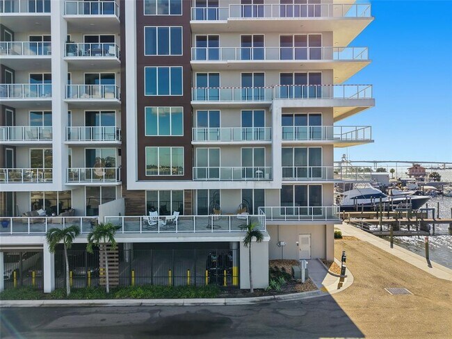 Building Photo - 920 N Osceola Ave