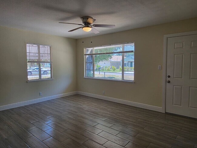 Foto del edificio - Updated 2 Bedroom 1 Bath in Central Gulfport