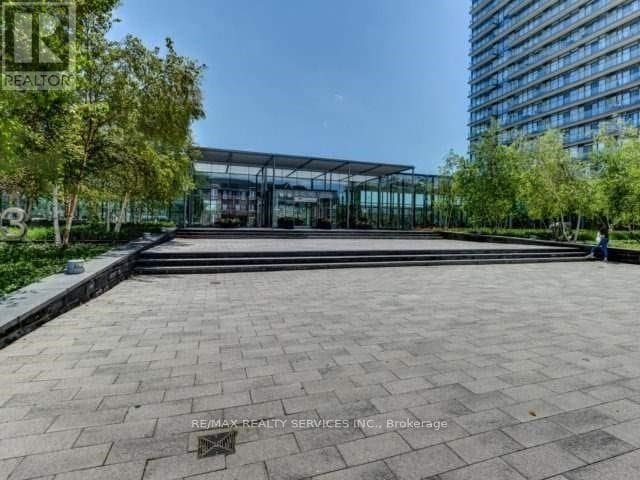 Building Photo - 105-1105 The Queensway