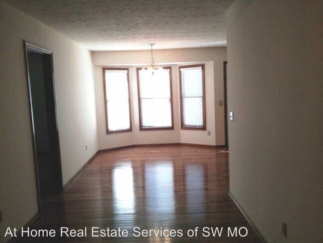 Building Photo - 4043-4045 S Miranda Ct