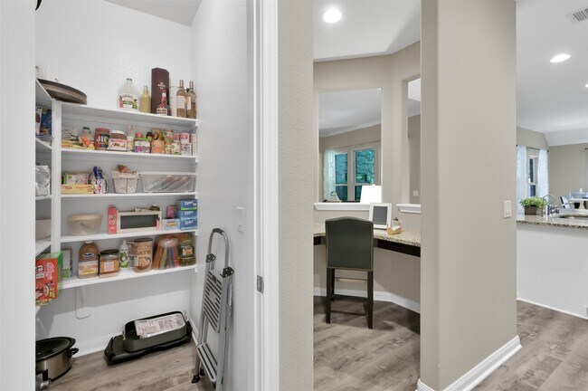 Foto del edificio - 24203 Rocky Brook Falls