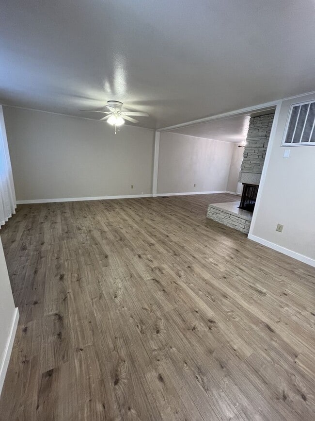 Building Photo - Beautiful Home in Mt Pleasant