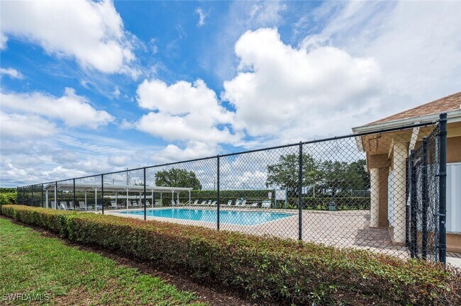 Foto del edificio - 1094 Grove Dr