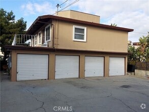 Building Photo - 733 E Nutwood St