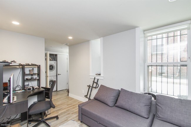 Building Photo - 400 S 45th St
