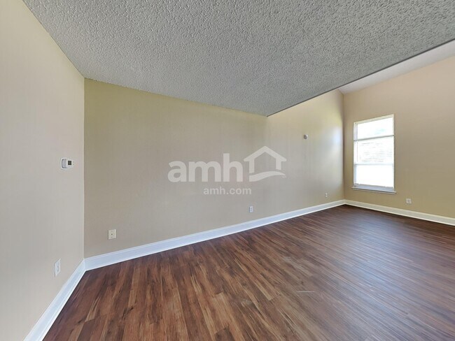 Building Photo - 368 Harts Ford Way