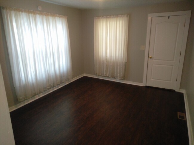 Building Photo - 1158 Kenton St