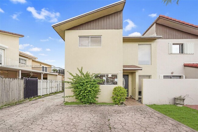 Foto del edificio - 1054 SW 124th Ct