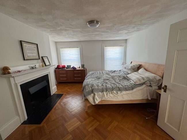 Charming 3 Bedroom - Charming 3 Bedroom Apartment