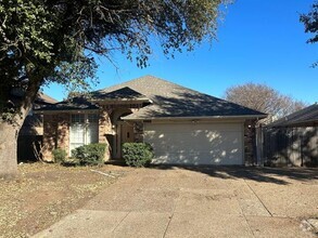 Building Photo - 8009 Tree Leaf Ln