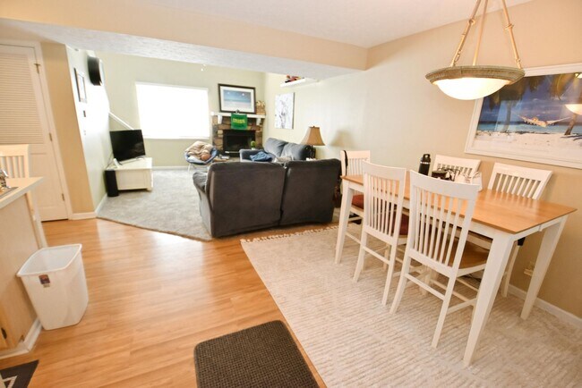 Foto del edificio - Fully furnished 2 bedroom 2 bath Condo steps to Notre Dame!