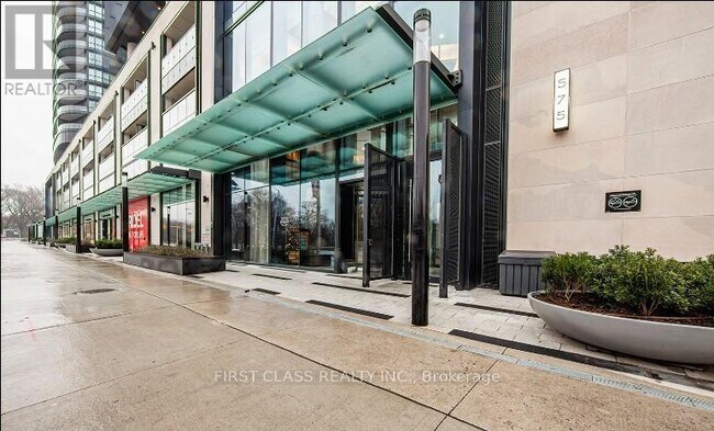 Building Photo - 575 Bloor St E