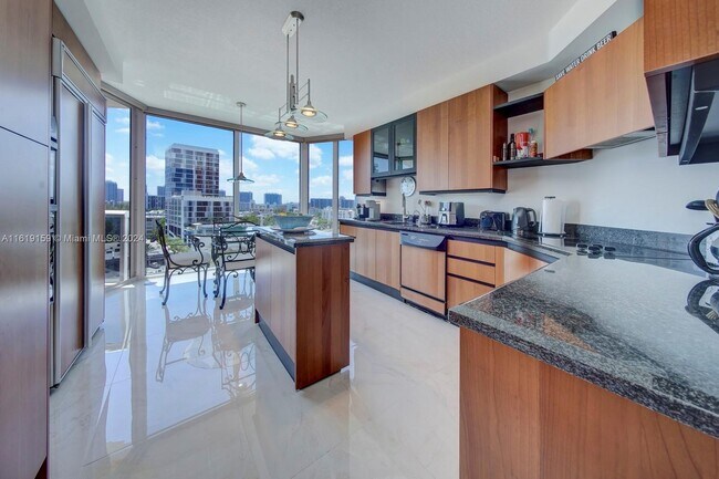 Building Photo - 17555 Collins Ave