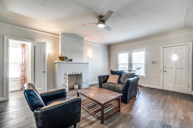 Foto del edificio - 6130 Worth St