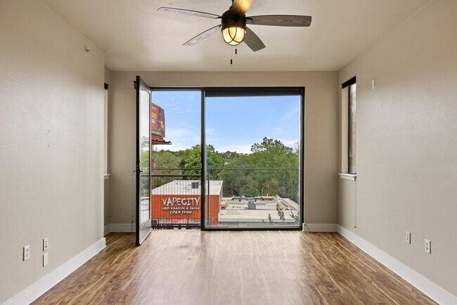 Building Photo - 3016 Guadalupe St