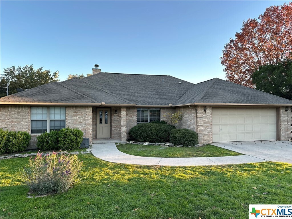 Primary Photo - 412 E Tanglewood Dr
