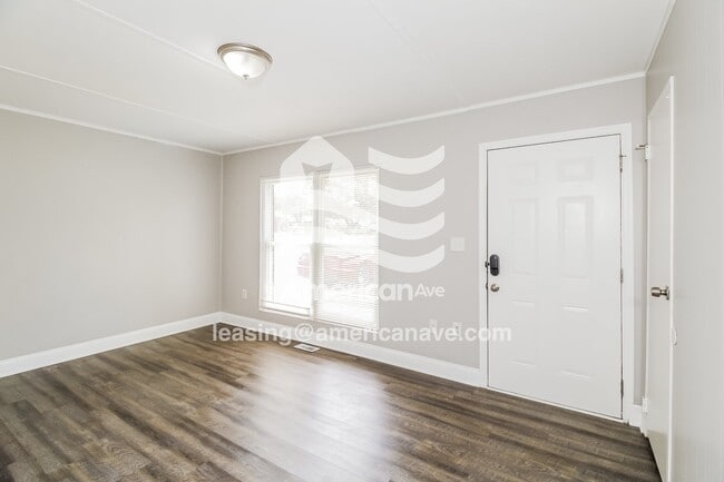 Foto del edificio - 2945 Eastway Dr