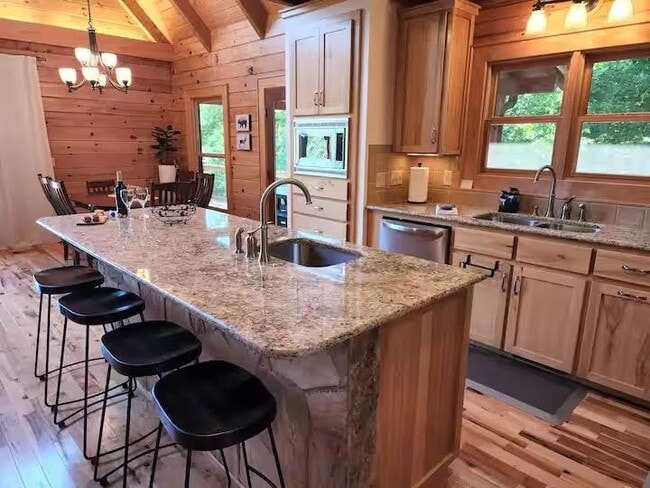 Foto del edificio - 966 Gibson Rd