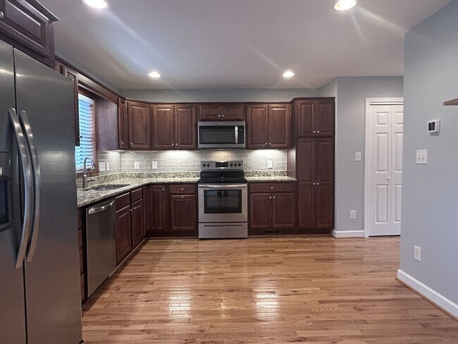 Foto del edificio - Modern Boone Home | Double Primary Suites | Walk to New Market, Watauga High & the AppalCART