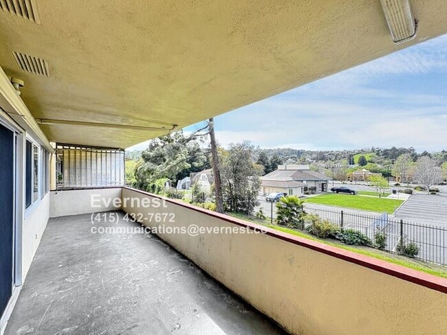Building Photo - 2345 Paloma Ct