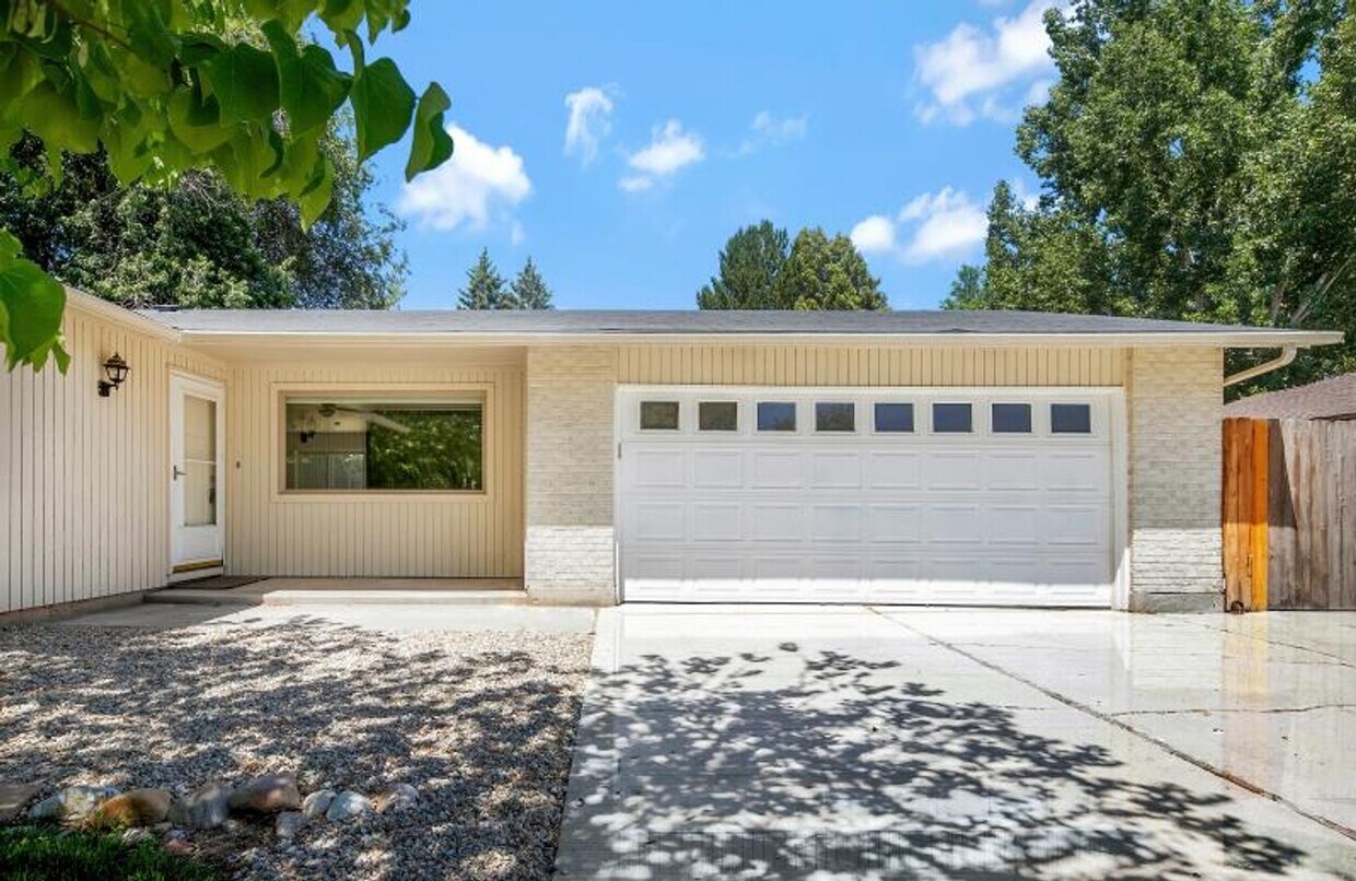 Foto principal - 3 Bedroom home in Eagle with ADU _ Pets We...