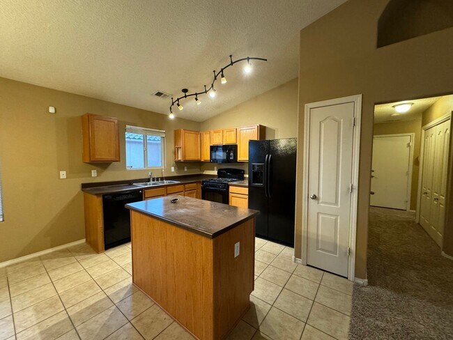 Foto del edificio - 3bed 2 bath 1575 sq ft home in Huning Ranch