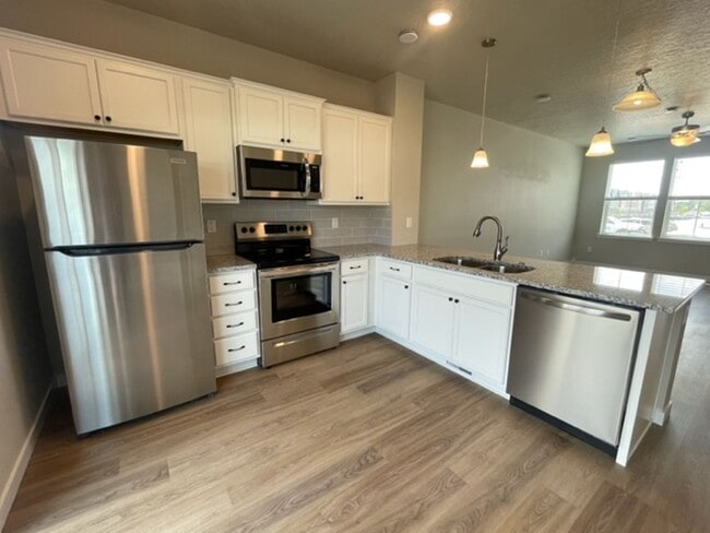 Building Photo - Brand New Townhome with Private Patio!
