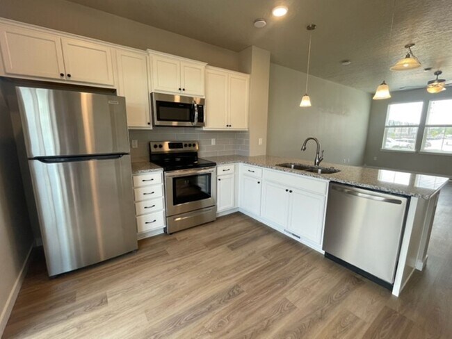 Foto del edificio - Brand New Townhome with Private Patio!