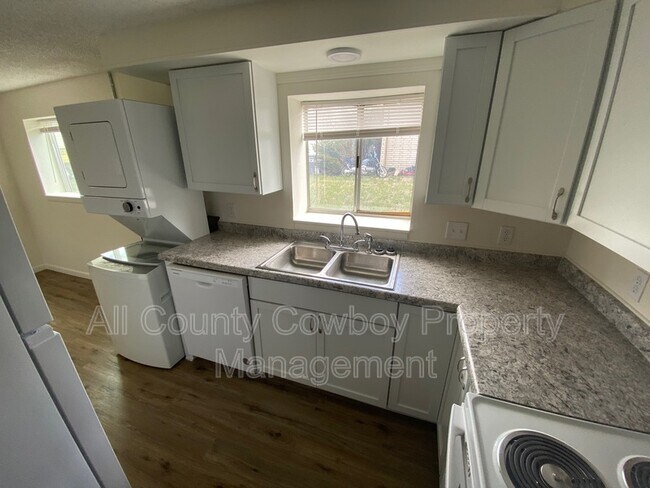 Foto del edificio - 705 Ferris Ct