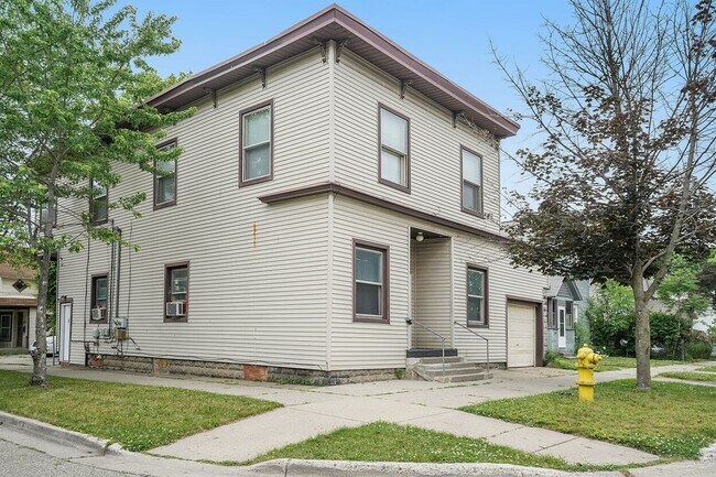 Building Photo - 159 Lane Ave SW