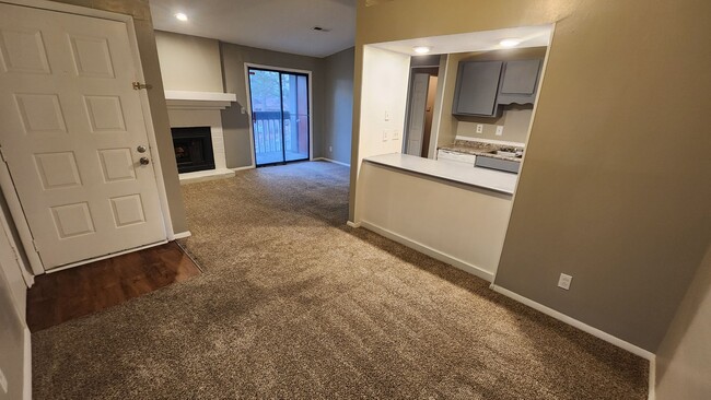 Building Photo - 906 Candlewood Dr NW