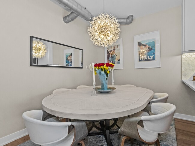 Building Photo - 1645 W School St