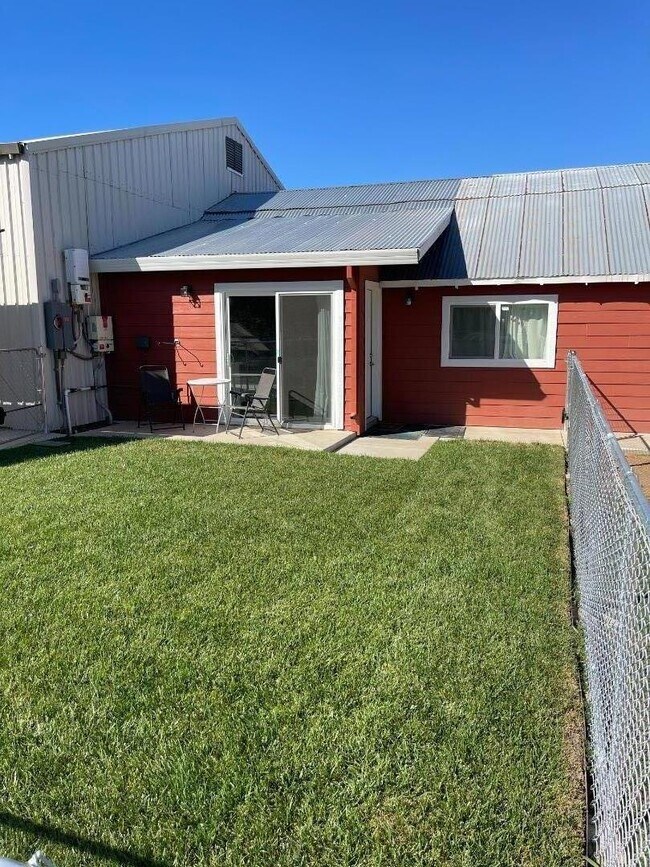 Foto del edificio - 6491 Horseshoe Bar Rd