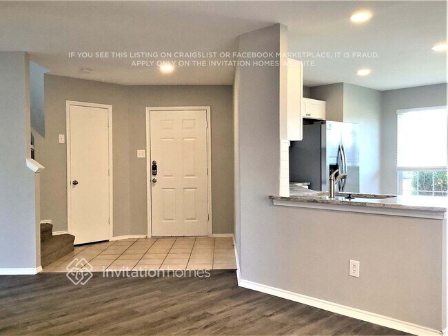 Building Photo - 717 Duke Dr