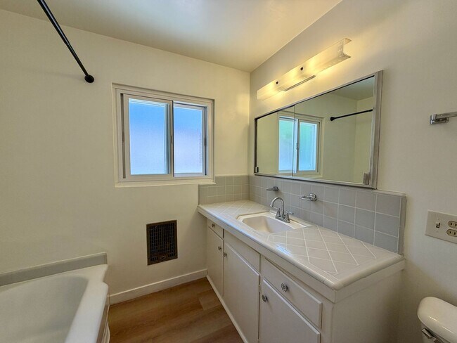 Foto del edificio - Charming 3 bedroom 2 bath townhouse