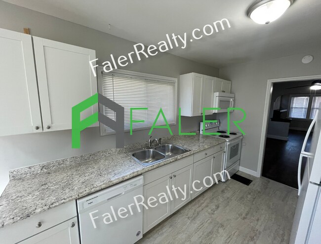 Foto del edificio - Spacious 2-bedroom Home w/ Detached Garage