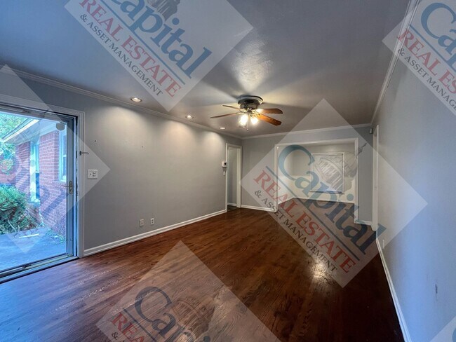 Building Photo - Charming 3 Bedroom