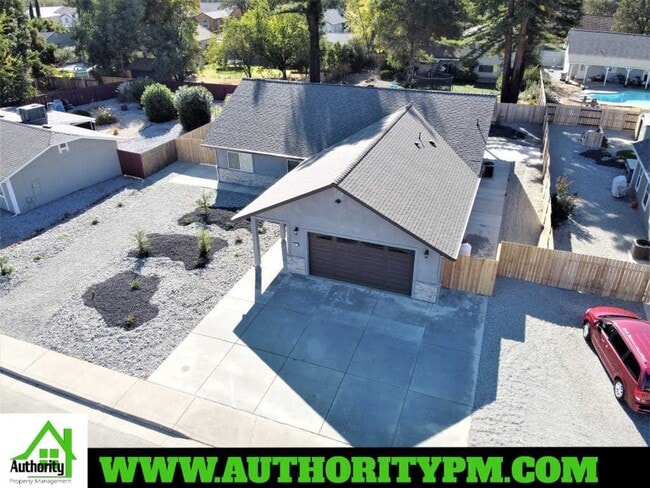 Building Photo - 3071 Bedrock Ln