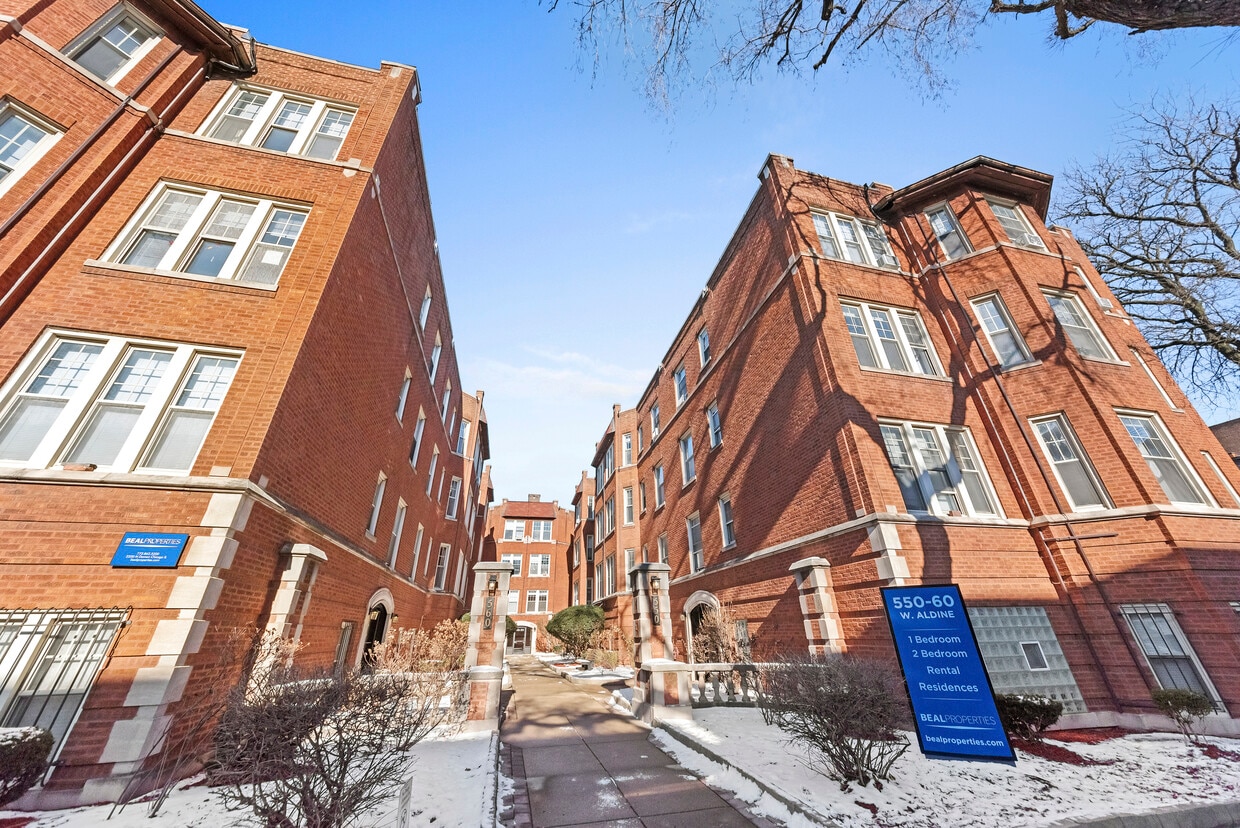 Primary Photo - 550 W Aldine Ave