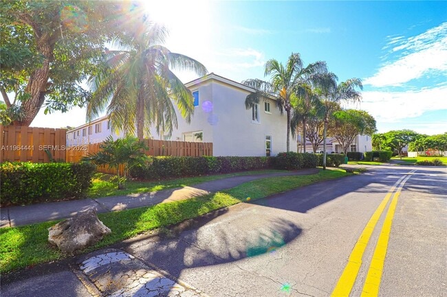 Foto del edificio - 5663 NW 112th Pl