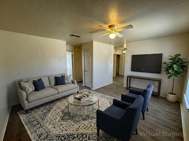 Building Photo - 1709 Cedarhill Dr