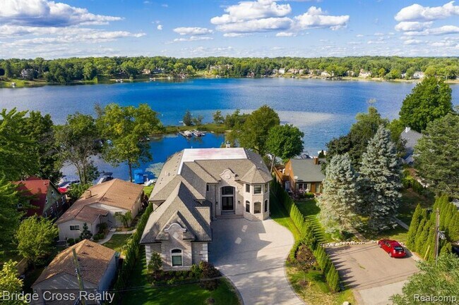 Foto del edificio - 5820 Lakeview St