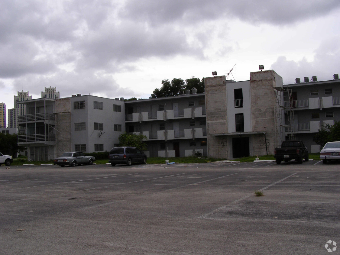 Building Photo - Paradise at Dadeland