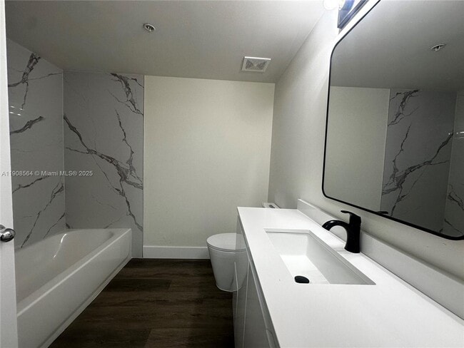 Foto del edificio - 2061 Renaissance Blvd