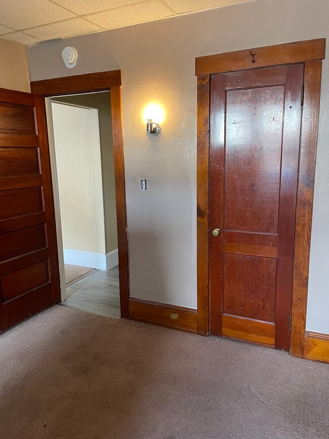 Building Photo - 101 W Main St